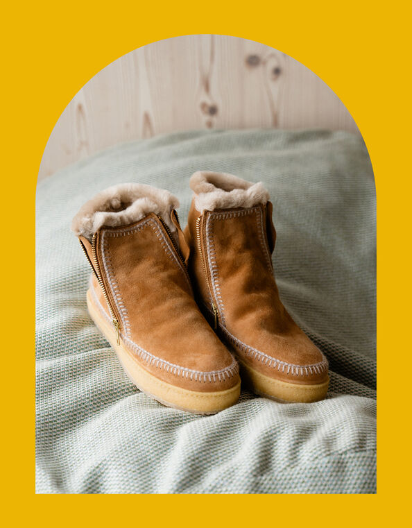 Laidback London Setsu Suede Ankle Boots, CHESTNUT, large